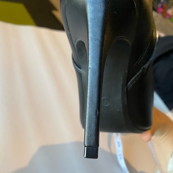 Calvin Klein Hally 2 Woman's Black Faux Leather Ankle Boots, Size 8.5 - Picture 9 of 13